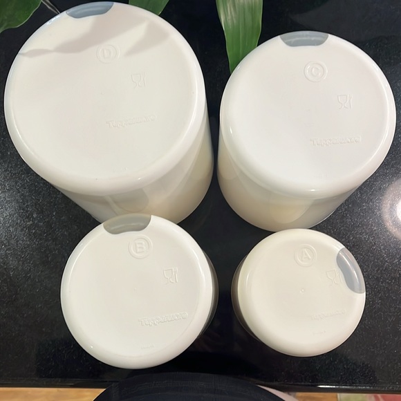 Tupperware Vintage One Touch - Set of 4 Nesting White Canisters - Red Li… - Picture 7 of 12